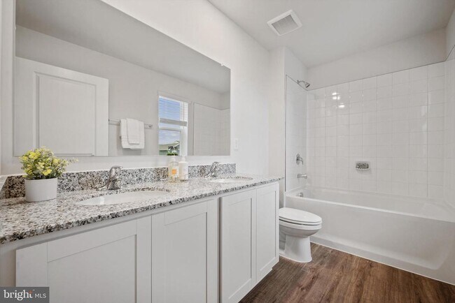 Building Photo - 116 Woodford Dr