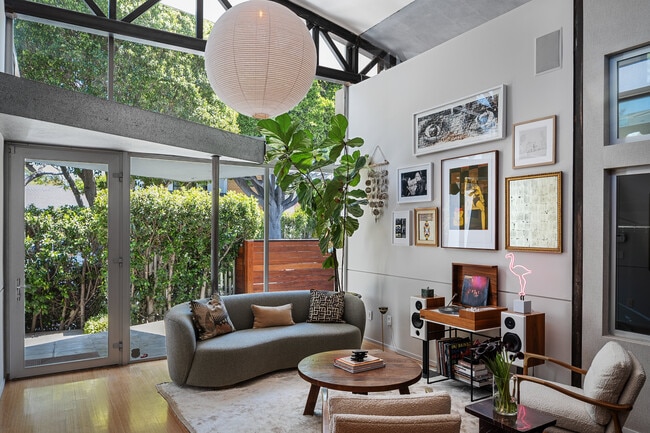 Building Photo - 8735 Dorrington Ave