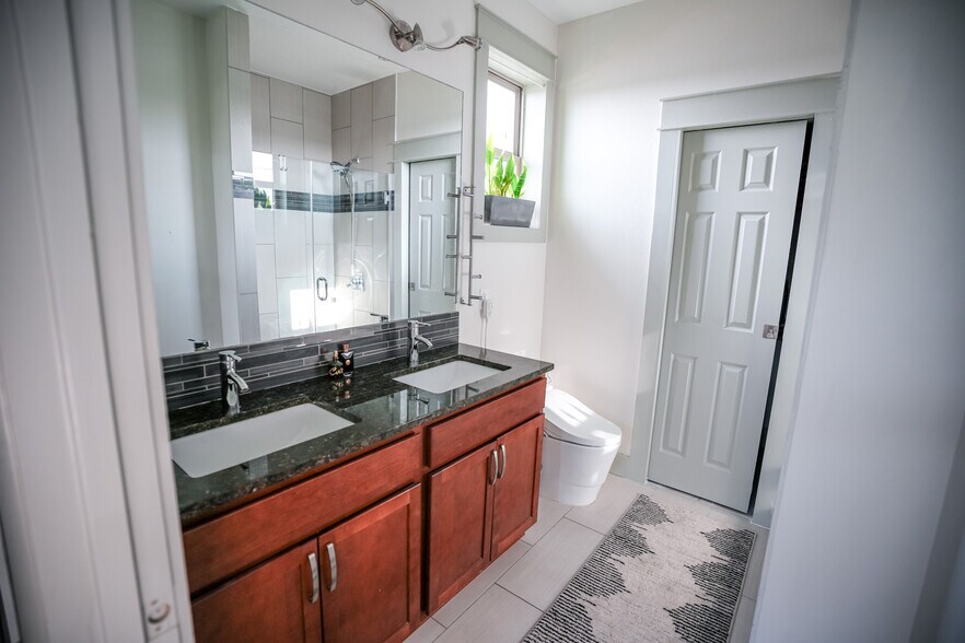 Building Photo - 8500 Bowling Green Dr