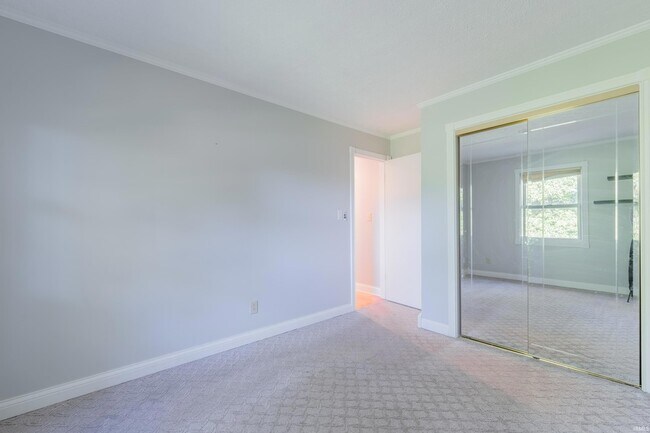 Building Photo - 657 E Heather Dr