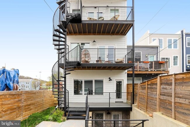 Building Photo - 1638 Trinidad Ave NE