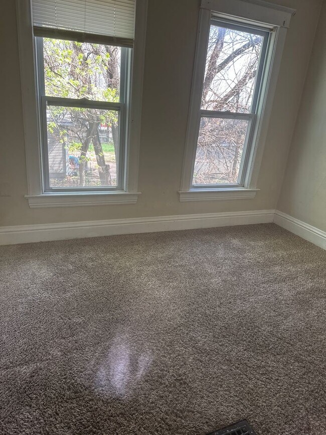 Building Photo - 3 bedroom house