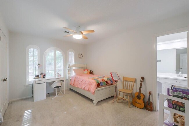 Building Photo - 1319 Hannington Dr