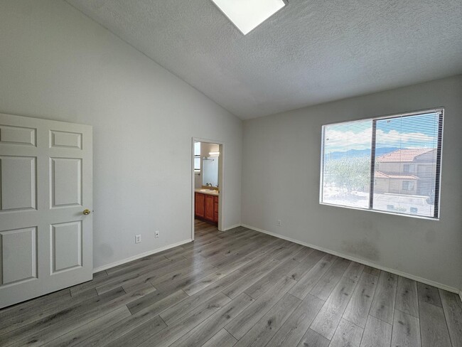 Building Photo - 1105 Meadowlark Way SE