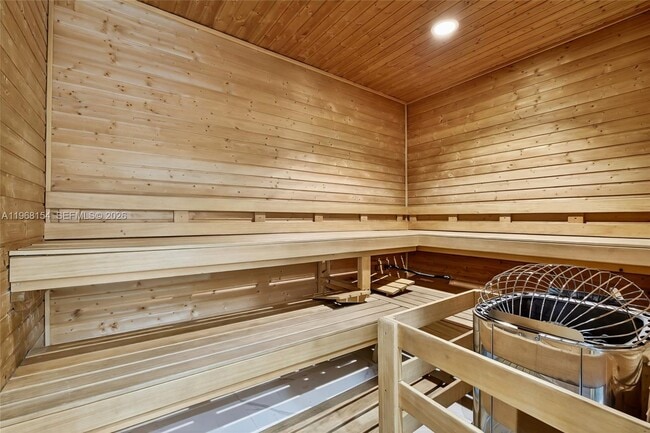 Building Photo - 601 NE 36th St