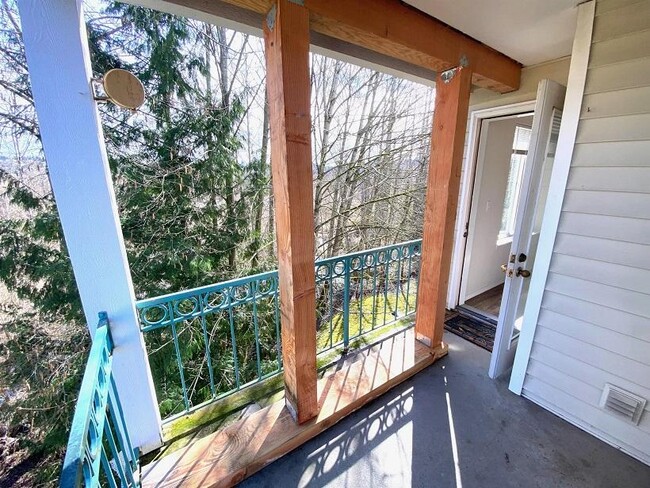 Building Photo - 2 bedroom in Kenmore WA 98028