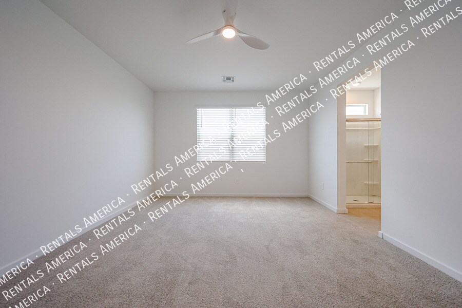 Building Photo - 3380 N Camden Dr