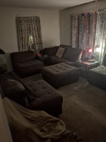 LR - 2471 Belleville Rd