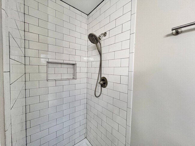 Building Photo - **OFFERING WAIVED APPLICATION FEES & $100 ...
