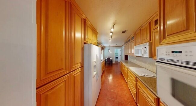 Building Photo - 1120 Brandywine Dr