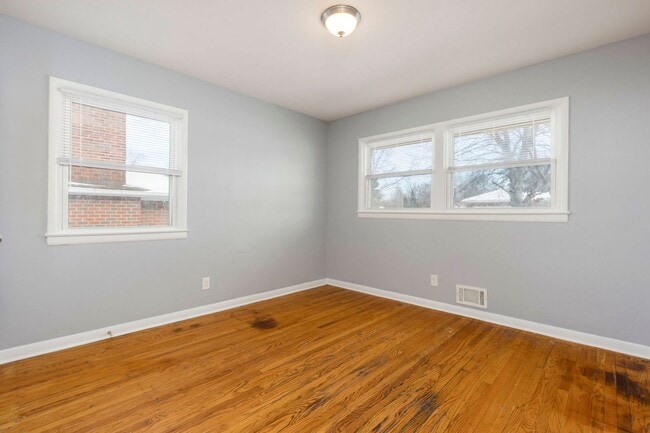 Building Photo - 3704 Greenwich Rd