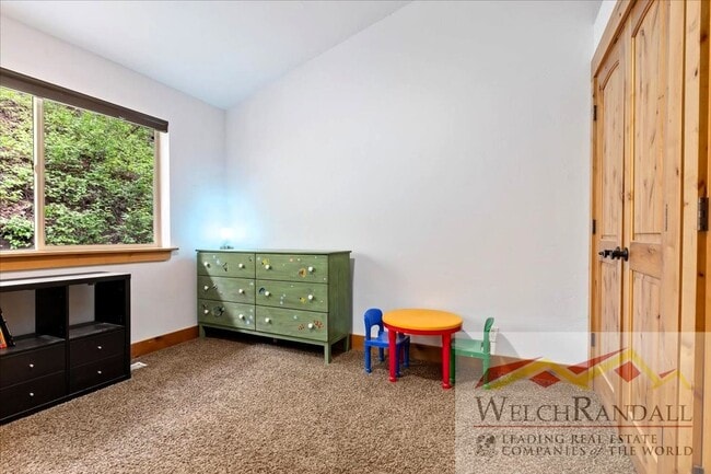 Building Photo - Stunning Emigration Canyon Home - Spacious...