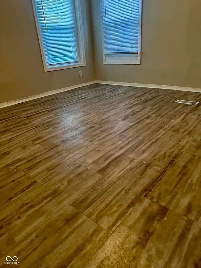 Building Photo - 3831 Ireland Dr