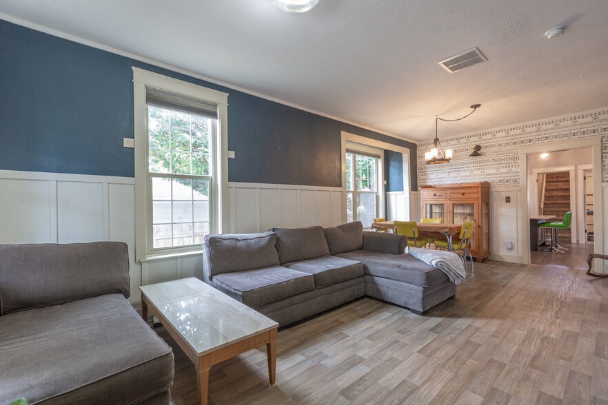 Building Photo - 3410 Q St