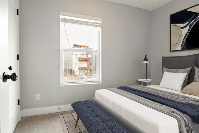 Building Photo - Polished Jefferson Park home with big front & backyards