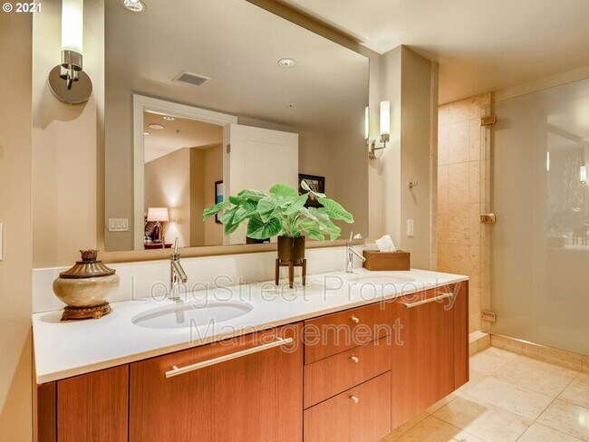 Building Photo - 311 NW 12th Ave