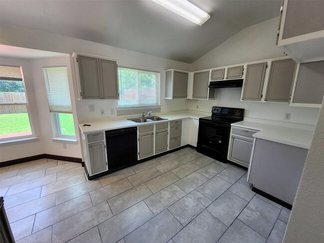 Building Photo - 4672 Heatherbrook Ln