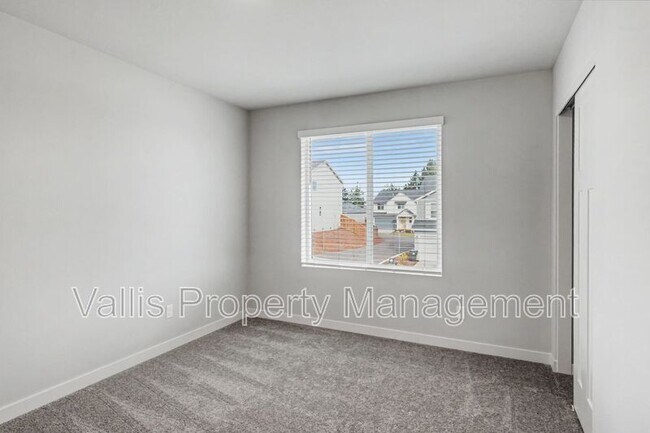 Building Photo - 2618 Mount St Helens Ave SE