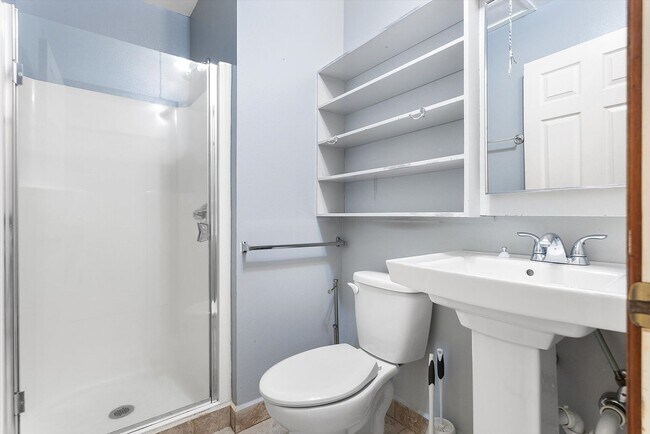 Building Photo - 1527 Verdi St