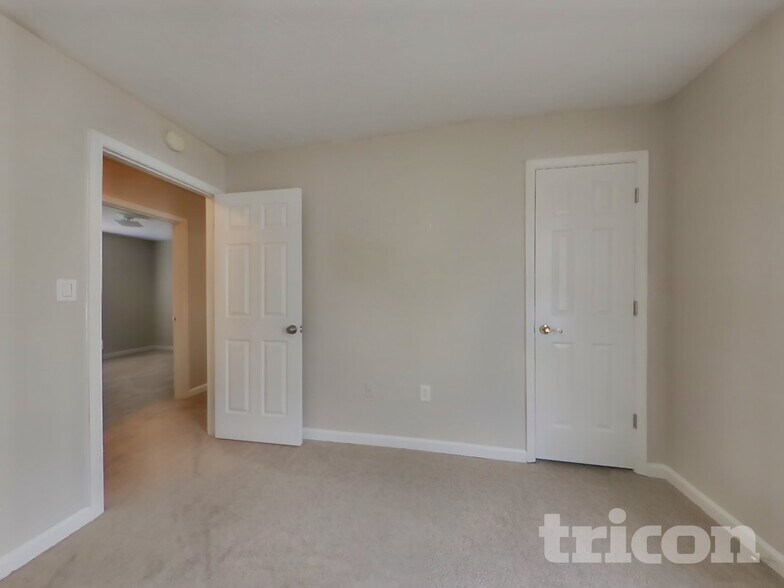 Building Photo - 302 Bethel Dr