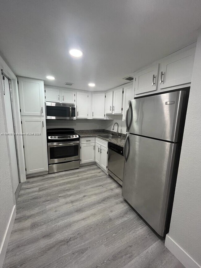 Building Photo - 2651 S Course Dr