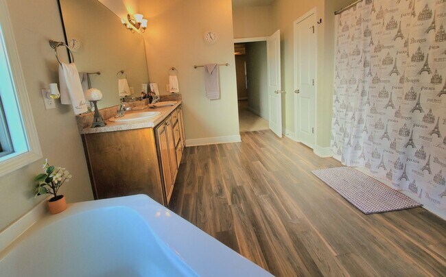 Building Photo - WOW! Incredible 3/2 Open Floor Plan home located in Desired Millview Estates III Subdivision.