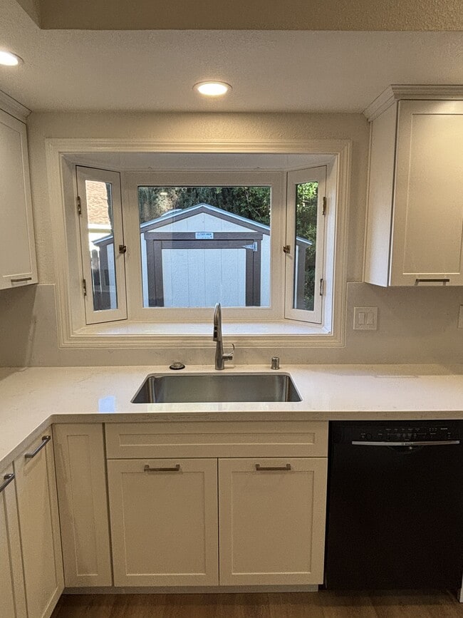 Building Photo - 34 Alvares Ct