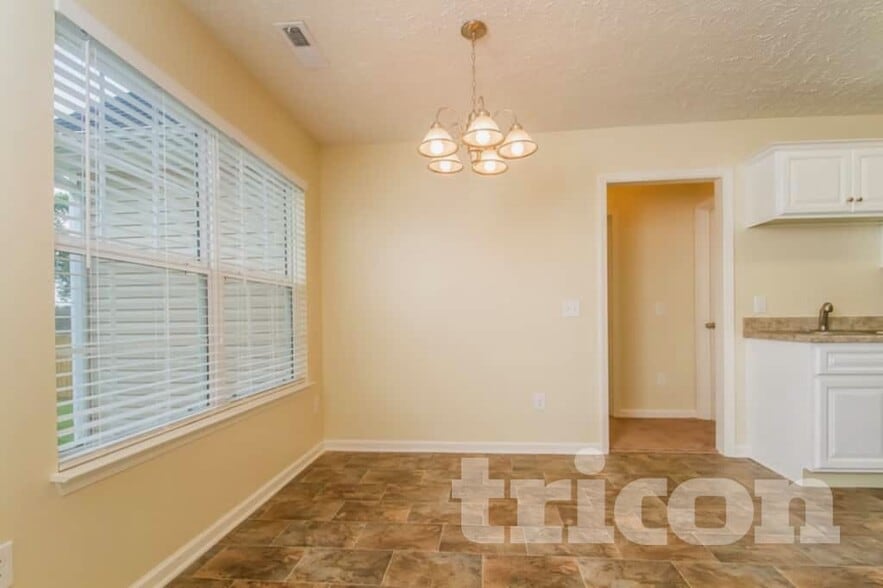 Building Photo - 1020 Niagra Way