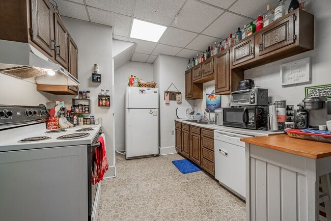 Building Photo - 4 Bedroom/ 2 Bathroom House - Downtown - A...