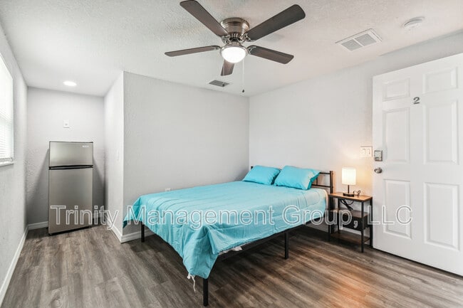 Building Photo - 10033 Brunswick Ln