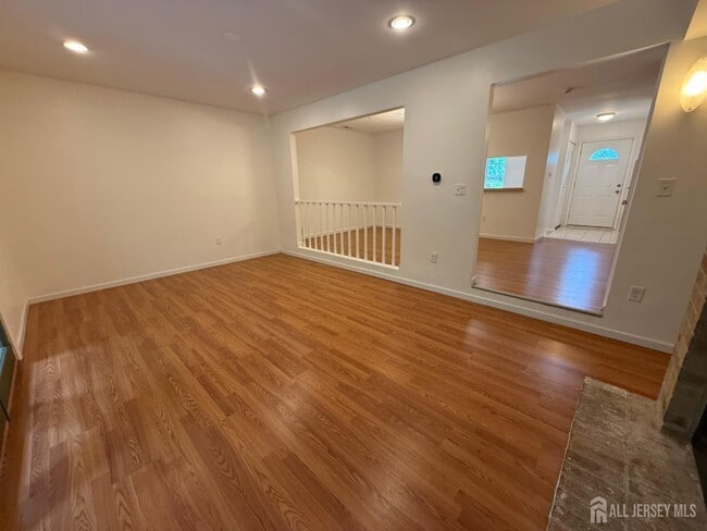 Building Photo - 309 Constitution Cir