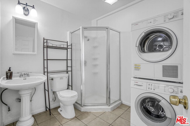 Building Photo - 10226 Regent St