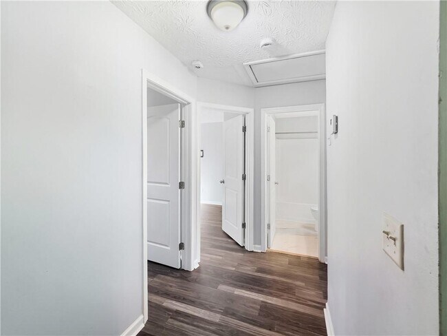 Building Photo - 5539 Pineridge Ct