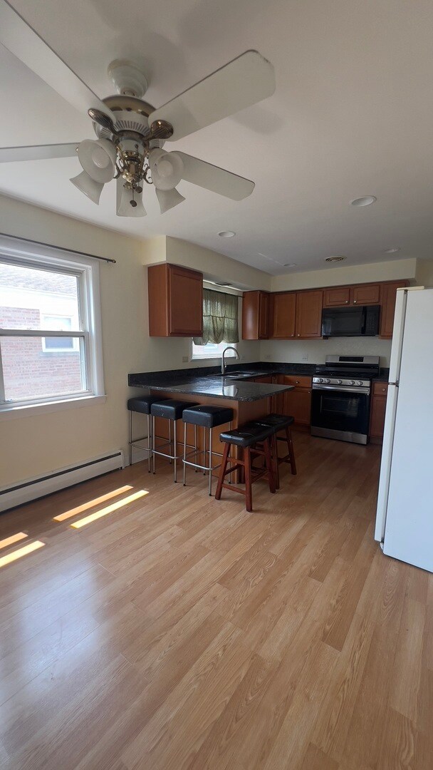 Building Photo - 8052 N Oriole Ave