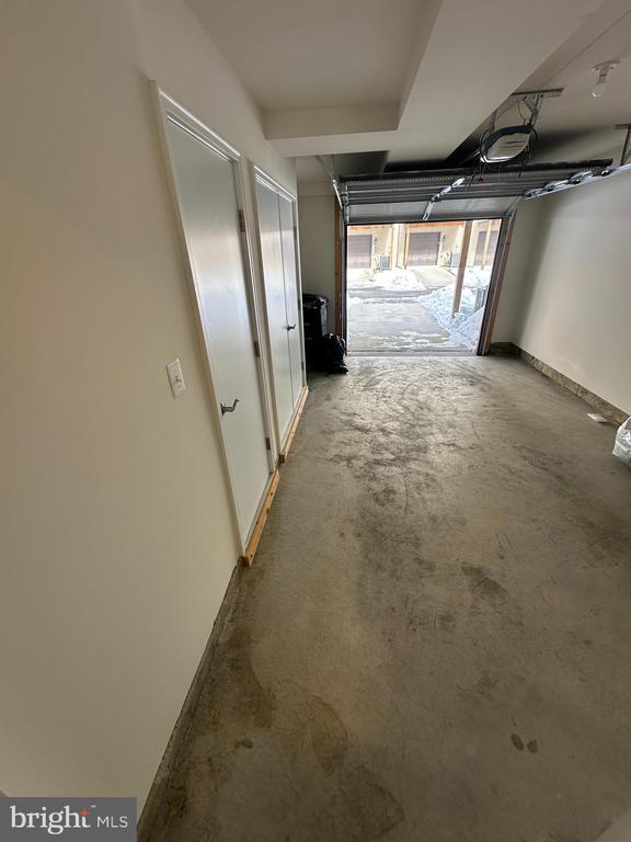 Building Photo - 127 Capital Ct