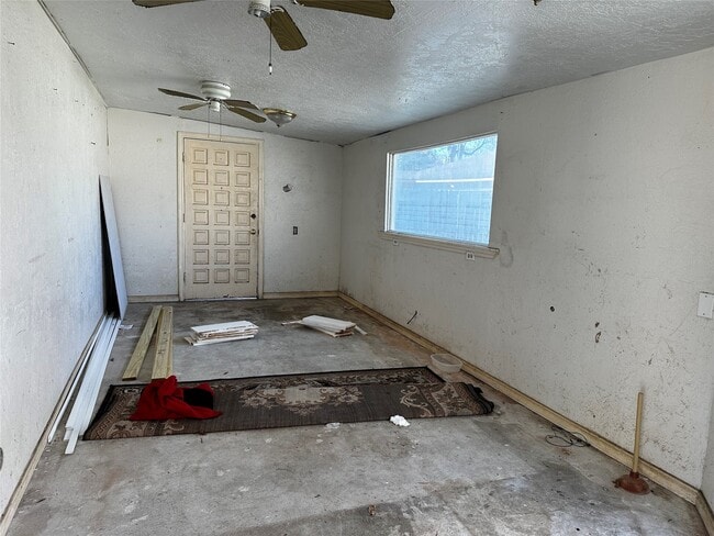 Building Photo - 330 Maybrook Dr