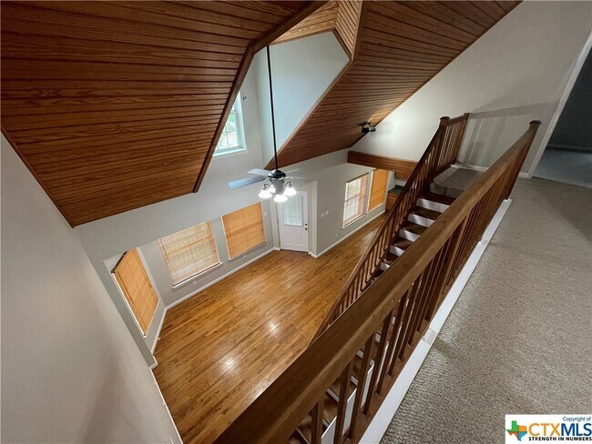 Building Photo - 542 Lonesome-