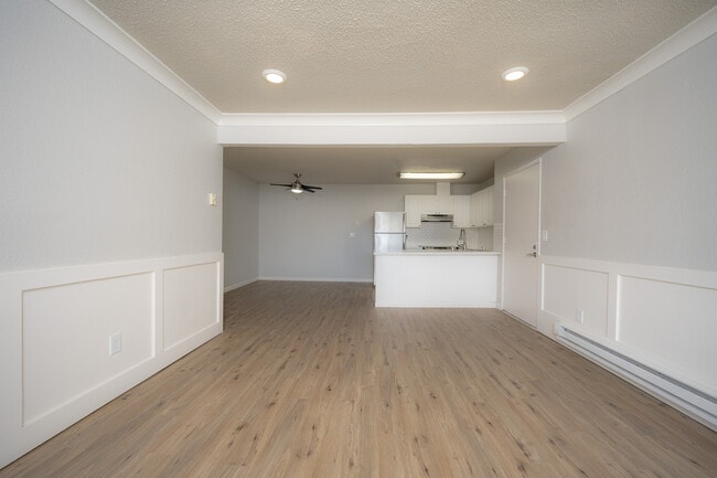 Breakwater 3, Kitchen - Breakwater Apartments