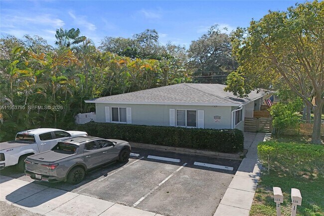 Building Photo - 920 SW 28th St