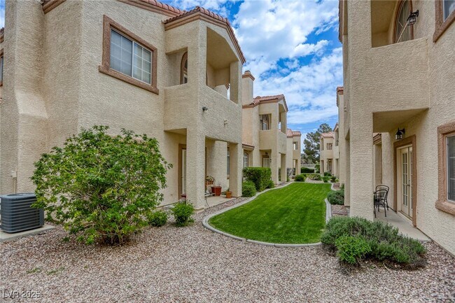 Building Photo - 8301 Boseck Dr