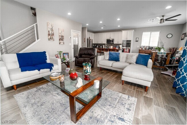 Building Photo - 111 Verde Rosa Dr