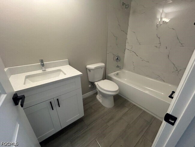 Building Photo - 1312 NE 1st Pl