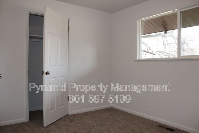 Building Photo - 985 S 600 W