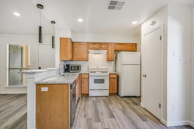 Building Photo - 1402 Waterloo Tr