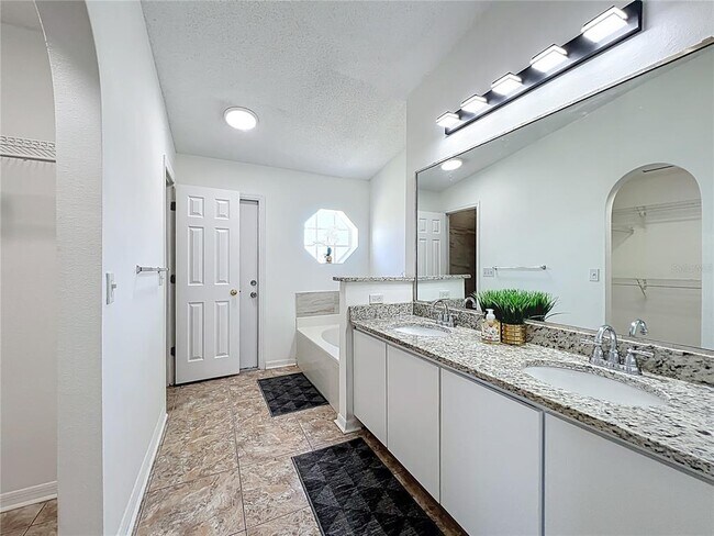 Building Photo - 3155 Atwater Dr