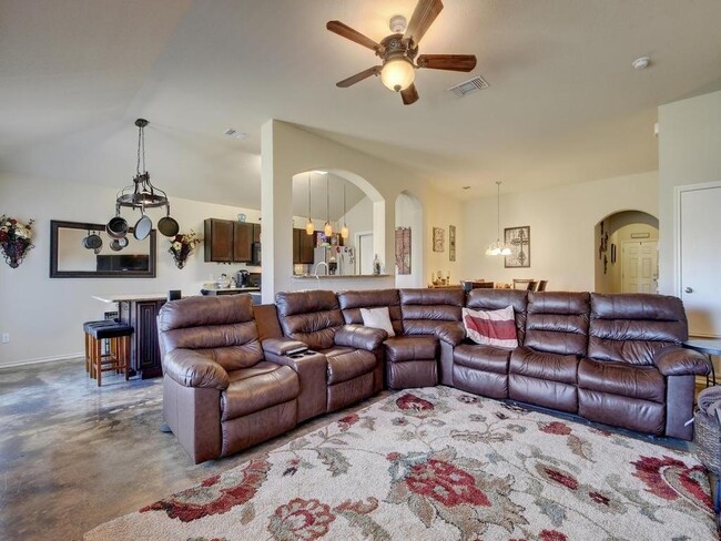 Building Photo - 1096 Twin Estates Dr
