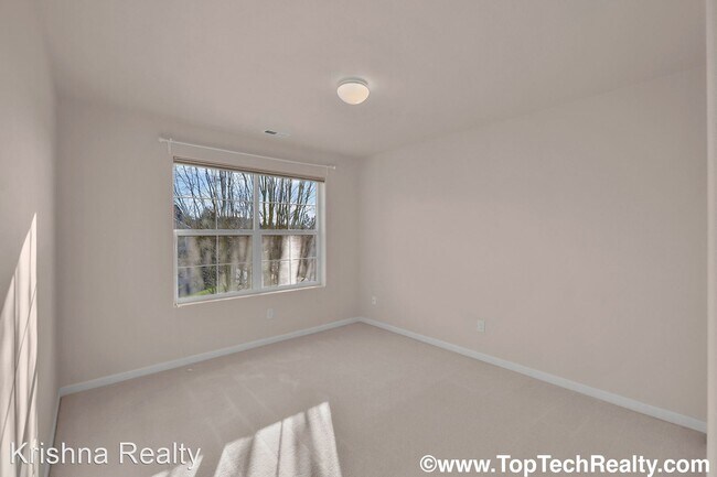 Building Photo - 4 br, 2.5 bath House - 15955 SW Towhee Ln