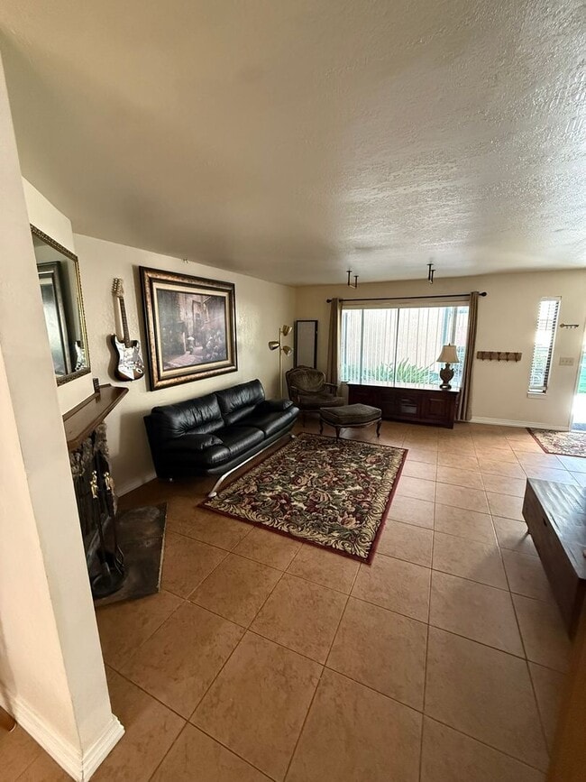 Building Photo - Furnished or UnFurnished Condo