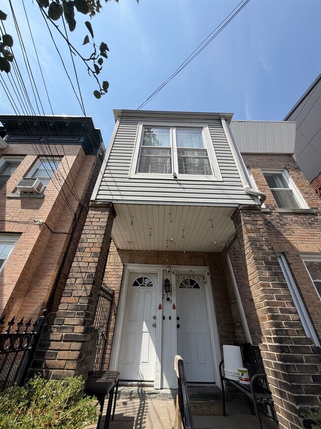 Building Photo - 257 Liberty Ave