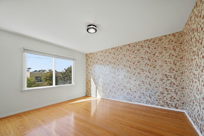 Building Photo - 72 Huntington Dr